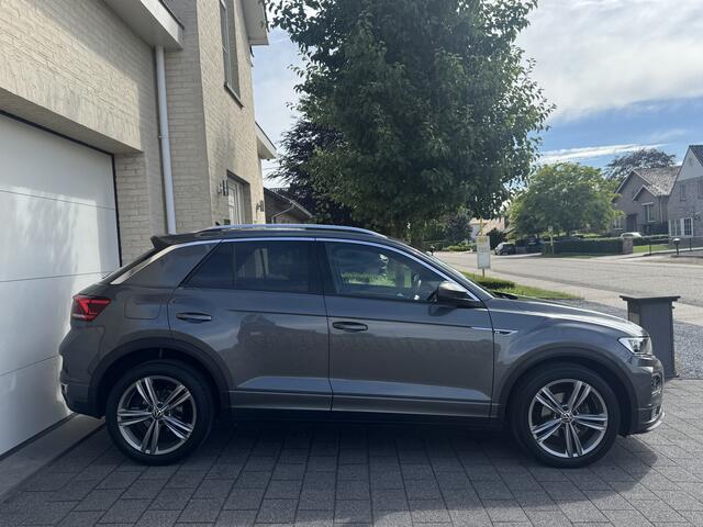Volkswagen T-Roc 1.5 TSI 150pk DSG R-line Panoramadak VirtualCockpit ACC Carplay Sportstoelen Camera 18" Pdc
