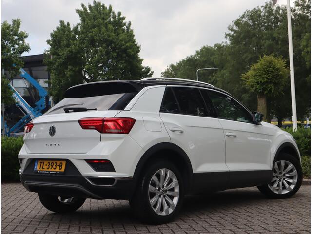 Volkswagen T-Roc 1.5 TSI Style Navi / Clima / Handgesch / Dealer onderhouden BTW AUTO / 1e eigenaar / 150PK!
