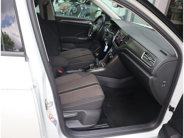 Volkswagen T-Roc 1.5 TSI Style Navi / Clima / Handgesch / Dealer onderhouden BTW AUTO / 1e eigenaar / 150PK!