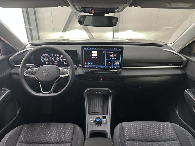 Volkswagen T-Roc 1.5 eTsi 150 pk Life First Edition | Comfort | Camera | Trekhaak |