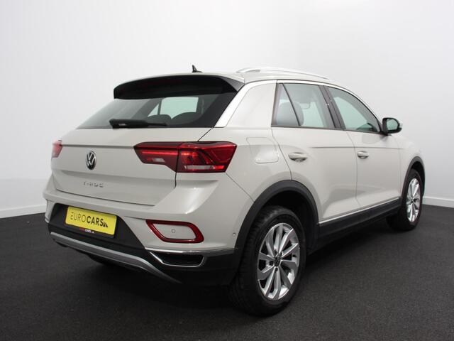 Volkswagen T-Roc 1.5 TSI Style Navigatie Apple Carplay/Android Auto Camera Parkeersensoren Adaptieve Cruise Control Dodehoek Assistent Elektrische achterklep Stoel- en stuurverwarming Full Led Climate Control Lichtmetalen velgen