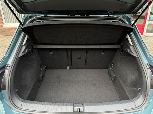 Volkswagen T-Roc 1.0 TSI Life Business I Carplay I Clima I Stoelverwarming I Digitale cockpit I LED