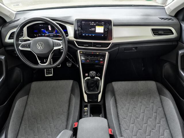 Volkswagen T-Roc 1.0 TSI 85 kW Move Discover Media Navi Digital Cockpit App-Connect DAB Climatronic Stoelverwarming Privacy Glass Park Assist Lane Assist Front Assist 17 inch LM Velgen Ascot Gray