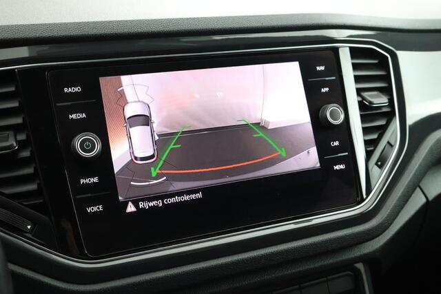 Volkswagen T-Roc 1.5 TSI 150pk DSG Sport Trekhaak Virtual cockpit Keyless Camera Stoelverwarming Navigatie
