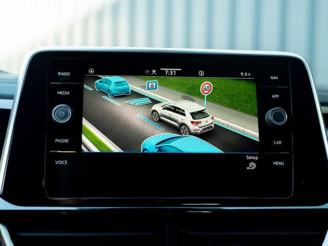 Volkswagen T-Roc 1.5 TSI R-Line Business | Side Assist | Keyless | Camera | Elk. A-klep | IQ Light | Prijs Rijklaar!!