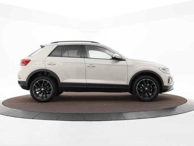 Volkswagen T-Roc 1.5 TSI 150pk DSG Life · Trekhaak · Stoelverwarming · Apple/Android Car Play · Navigatie · 18'' Velgen ·