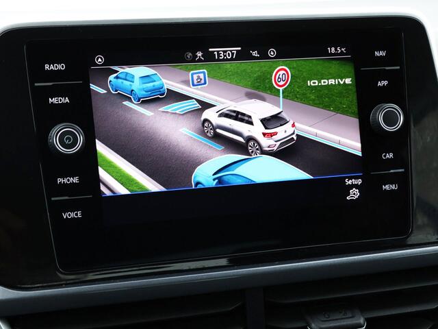 Volkswagen T-Roc 1.5 TSI 150pk DSG Style · Camera · Keyless · ACC · Apple/Android Car Play · Dodehoeksensor · Elek. Achterklep · Parkeerassistent · Alarmklasse 3 ·