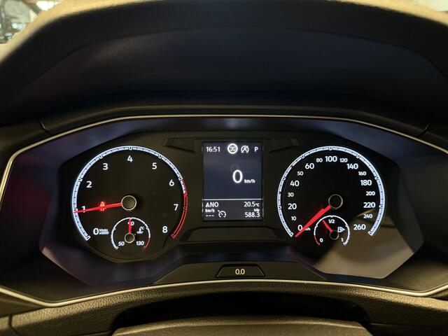 Volkswagen T-Roc 1.5 TSI Style |Navi|Carplay|Trekhaak|stoel en stuurverwarming|PrivacyGlass|
