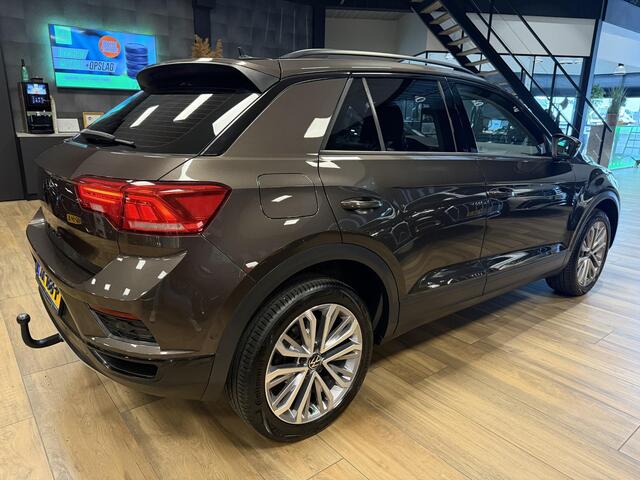 Volkswagen T-Roc 1.5 TSI Style |Navi|Carplay|Trekhaak|stoel en stuurverwarming|PrivacyGlass|