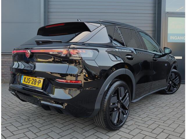 Volkswagen T-Roc 1.5 eTsi R-Line First Edition | Pano | ACC | Stoelverwarming | Grootscherm