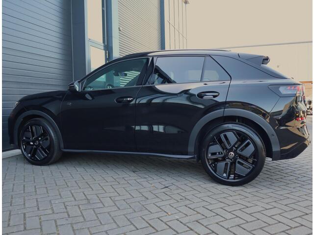 Volkswagen T-Roc 1.5 eTsi R-Line First Edition | Pano | ACC | Stoelverwarming | Grootscherm
