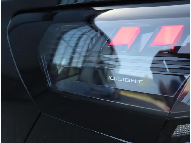 Volkswagen T-Roc 1.5 eTsi R-Line First Edition | Pano | ACC | Stoelverwarming | Grootscherm