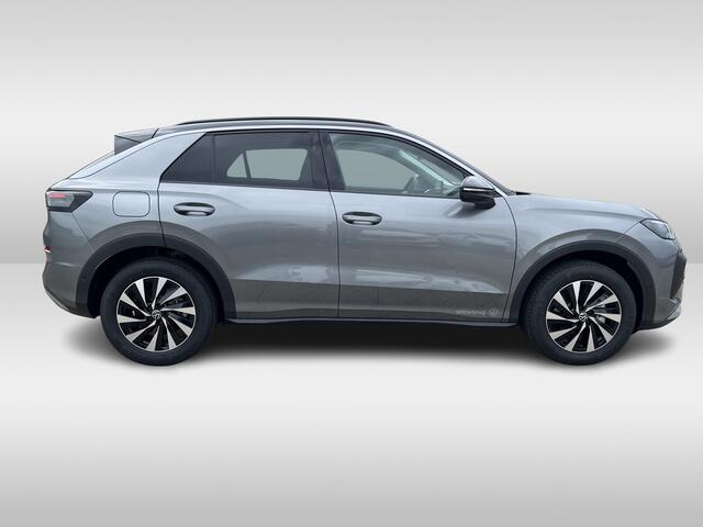 Volkswagen T-Roc 1.5 eTsi Life First Edition Zwenkbare trekhaak / Dodehoek detectie / Stuur en stoelverwarming / 17'' LMV