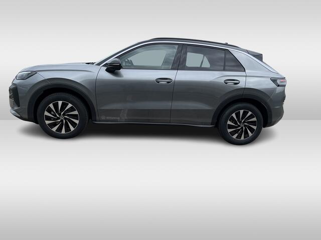 Volkswagen T-Roc 1.5 eTsi Life First Edition Zwenkbare trekhaak / Dodehoek detectie / Stuur en stoelverwarming / 17'' LMV