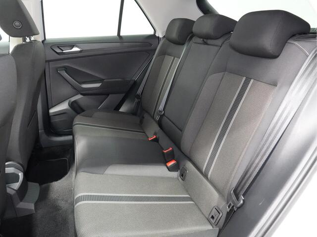 Volkswagen T-Roc 1.0 TSI Style Business Navigatie Camera 237