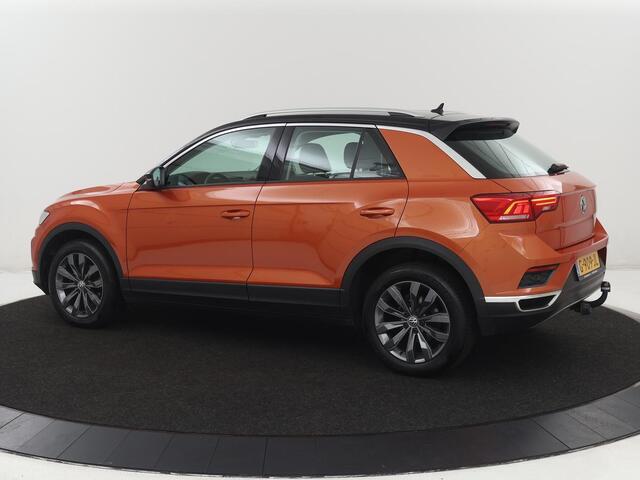 Volkswagen T-Roc 1.5 TSI Style Business | Trekhaak | Stoelverwarming | Camera | Carplay | Adaptive cruise | Navigatie | Parkeerhulp | DAB | Bluetooth | Climate control