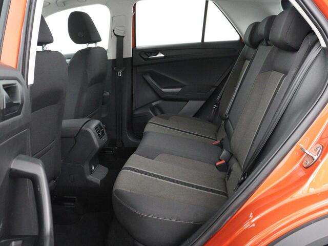 Volkswagen T-Roc 1.5 TSI Style Business | Trekhaak | Stoelverwarming | Camera | Carplay | Adaptive cruise | Navigatie | Parkeerhulp | DAB | Bluetooth | Climate control
