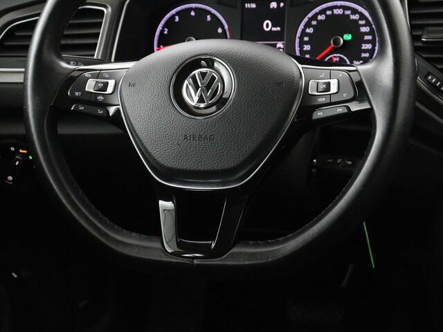 Volkswagen T-Roc 1.5 TSI Style Business | Trekhaak | Stoelverwarming | Camera | Carplay | Adaptive cruise | Navigatie | Parkeerhulp | DAB | Bluetooth | Climate control