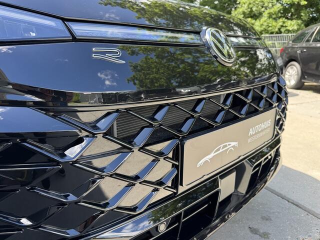 Volkswagen T-Roc 1.5 eTsi 150pk DSG R-Line First Edition Virtual Cockpit Carplay Trekhaak Camera Keyless Stoelverwarming