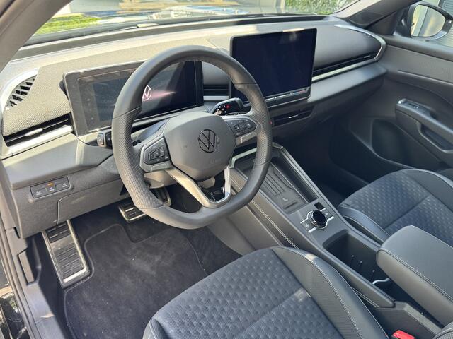Volkswagen T-Roc 1.5 eTsi 150pk DSG R-Line First Edition Virtual Cockpit Carplay Trekhaak Camera Keyless Stoelverwarming