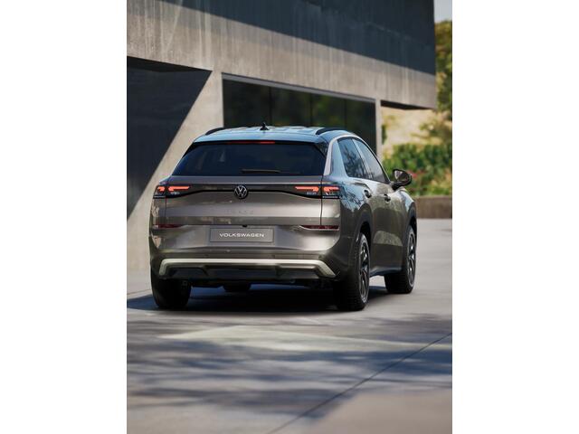 Volkswagen T-Roc 1.5 eTSI 116 7DSG Limited Edition | 'App-Connect' draadloze smartphone integratie | Automatische afstandsregeling (Adaptive Cruise Control) | Buitenspiegels elektrisch instel-, verwarm- en inklapbaar