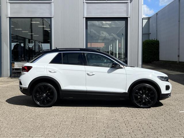 Volkswagen T-Roc 1.5 TSI Sport Business R | 150PK/Voll.Historie/Navi/Pano.Dak/Adapt.Cruise/Camera/Stoelverw./19"/Sfeerverl./Apple CarPlay-Android Auto