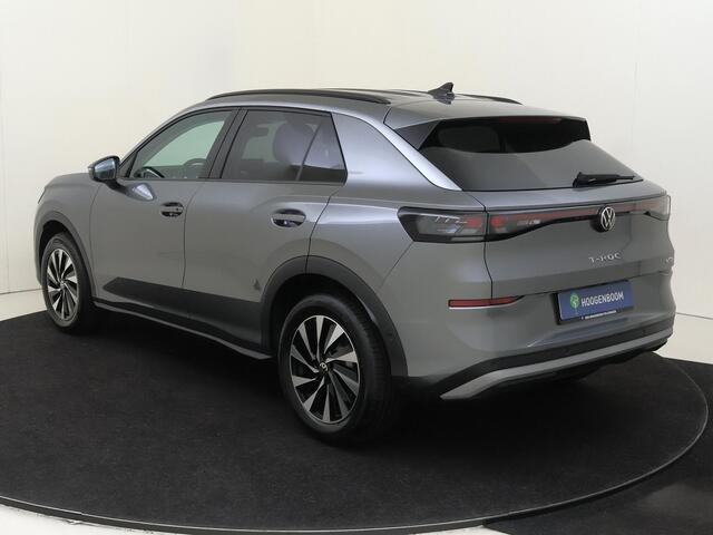 Volkswagen T-Roc Life First Edition | 'App-Connect' draadloze smartphone integratie | Airconditioning automatisch, 3-zone (Climatronic) | Automatische afstandsregeling (Adaptive Cruise Control)