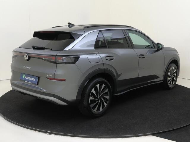 Volkswagen T-Roc Life First Edition | 'App-Connect' draadloze smartphone integratie | Airconditioning automatisch, 3-zone (Climatronic) | Automatische afstandsregeling (Adaptive Cruise Control)