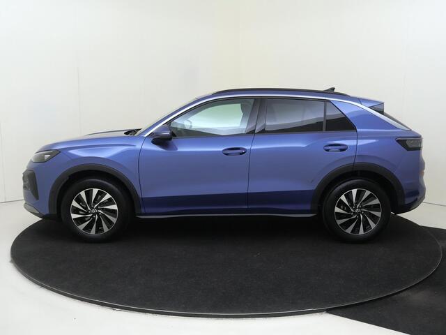 Volkswagen T-Roc Life First Edition | 'App-Connect' draadloze smartphone integratie | Airconditioning automatisch, 3-zone (Climatronic) | Automatische afstandsregeling (Adaptive Cruise Control)