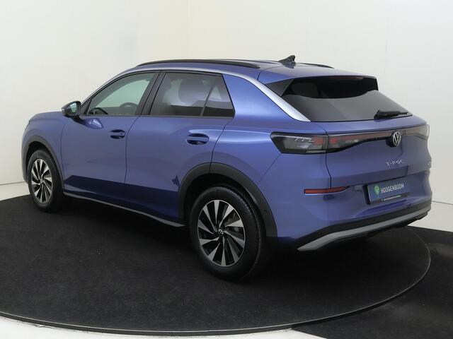 Volkswagen T-Roc Life First Edition | 'App-Connect' draadloze smartphone integratie | Airconditioning automatisch, 3-zone (Climatronic) | Automatische afstandsregeling (Adaptive Cruise Control)