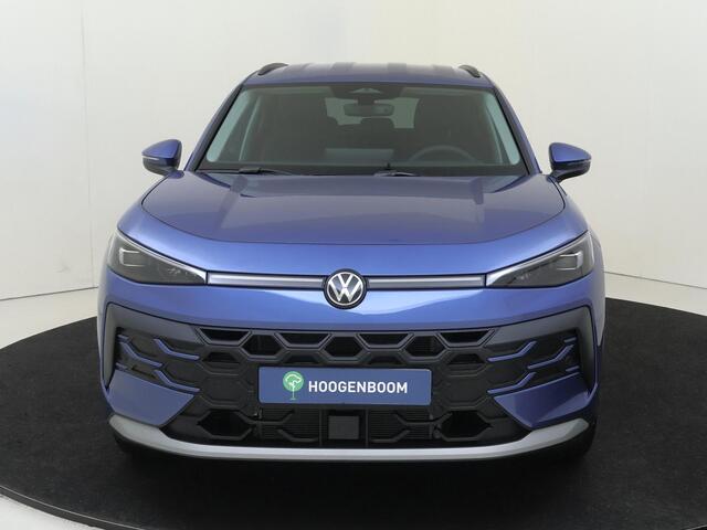 Volkswagen T-Roc Life First Edition | 'App-Connect' draadloze smartphone integratie | Airconditioning automatisch, 3-zone (Climatronic) | Automatische afstandsregeling (Adaptive Cruise Control)