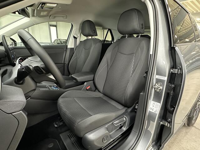 Volkswagen T-Roc 1.5 eTsi 150 pk Life First Edition | Comfort | Camera | Trekhaak |