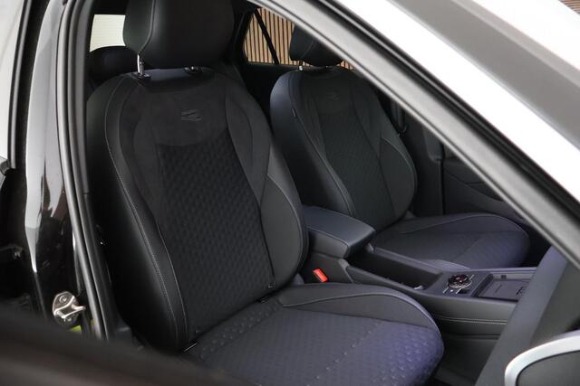Volkswagen T-Roc 1.5 eTSI 150pk DSG R-Line First Edition Trekhaak Camera Stoelverwarming Adaptive Cruise Carplay