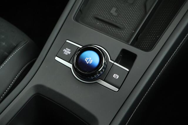 Volkswagen T-Roc 1.5 eTSI 150pk DSG R-Line First Edition Trekhaak Camera Stoelverwarming Adaptive Cruise Carplay