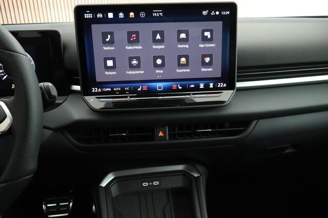 Volkswagen T-Roc 1.5 eTSI 150pk DSG R-Line First Edition Trekhaak Camera Stoelverwarming Adaptive Cruise Carplay