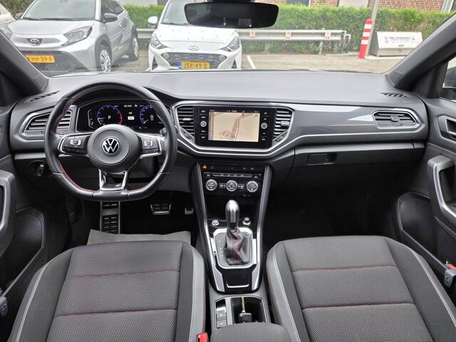 Volkswagen T-Roc 1.5 TSI Sport,Pano dak,trekhaak,Navi,1 jaar garantie