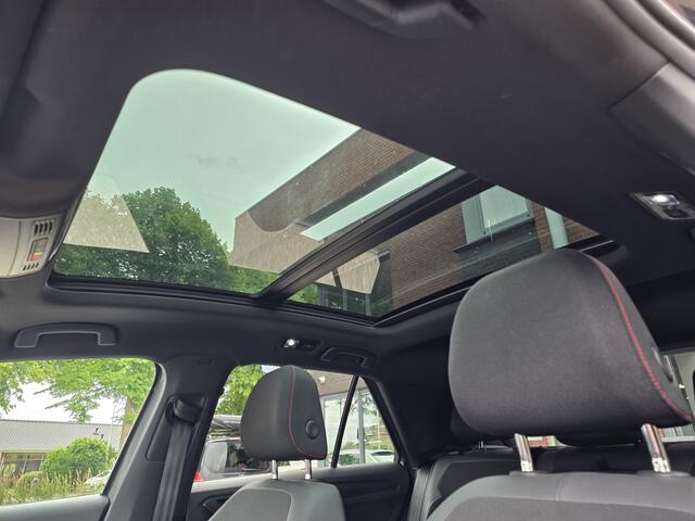Volkswagen T-Roc 1.5 TSI Sport,Pano dak,trekhaak,Navi,1 jaar garantie