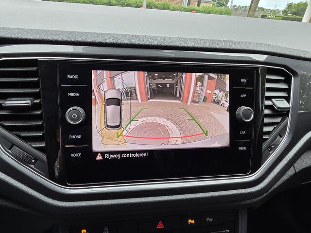 Volkswagen T-Roc 1.5 TSI Sport,Pano dak,trekhaak,Navi,1 jaar garantie