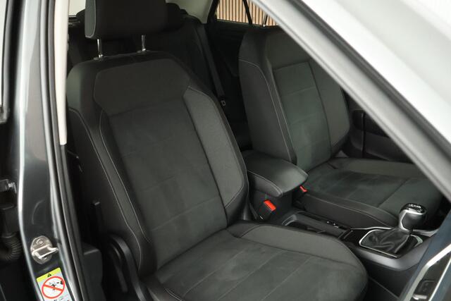 Volkswagen T-Roc 1.5 TSI 150pk DSG Style Trekhaak Camera LED Virtual Cockpit Navigatie