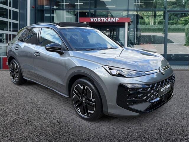 Volkswagen T-Roc 1.5 eTSI R-LINE ZWART-DAK/PANO-DAK/TREKHAAK/CAMERA/19''INCH/IQ-LIGHTS