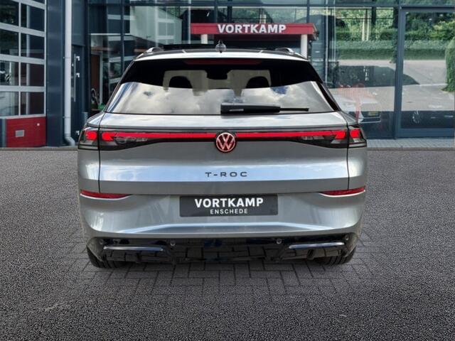 Volkswagen T-Roc 1.5 eTSI R-LINE ZWART-DAK/PANO-DAK/TREKHAAK/CAMERA/19''INCH/IQ-LIGHTS