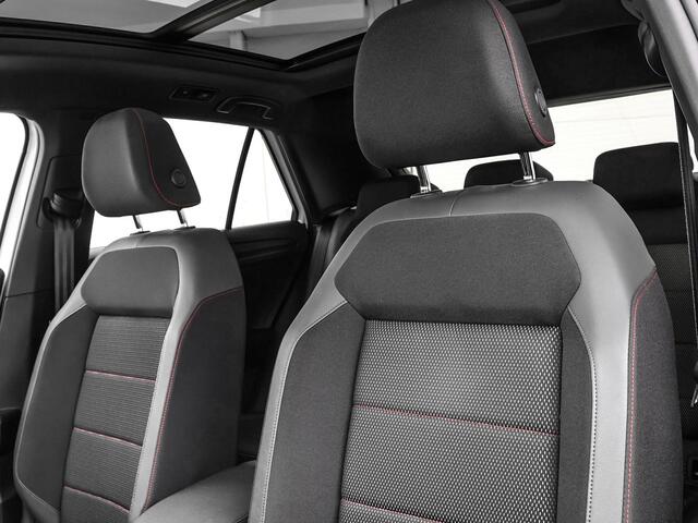 Volkswagen T-Roc 1.5 TSI 150pk DSG Sport · Panoramadak · Dodehoeksensor · Stoelverwarming · 19"Velgen · ACC · Elek. Achterklep · Active Info Display ·