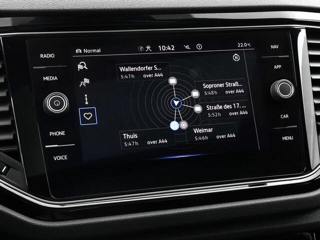 Volkswagen T-Roc 1.5 TSI 150pk DSG Sport · Panoramadak · Dodehoeksensor · Stoelverwarming · 19"Velgen · ACC · Elek. Achterklep · Active Info Display ·