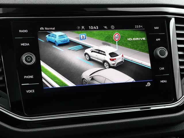 Volkswagen T-Roc 1.5 TSI 150pk DSG Sport · Panoramadak · Dodehoeksensor · Stoelverwarming · 19"Velgen · ACC · Elek. Achterklep · Active Info Display ·