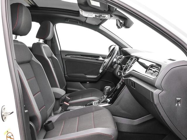 Volkswagen T-Roc 1.5 TSI 150pk DSG Sport · Panoramadak · Dodehoeksensor · Stoelverwarming · 19"Velgen · ACC · Elek. Achterklep · Active Info Display ·