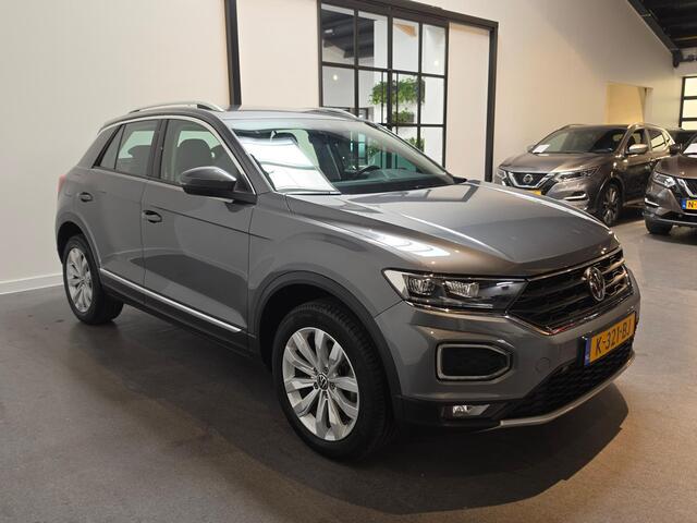 Volkswagen T-Roc 1.5 TSI Sport - Apple Carplay/Android Auto - Adaptive Cruise - Navi - LED - Trekhaak (afneembaar)