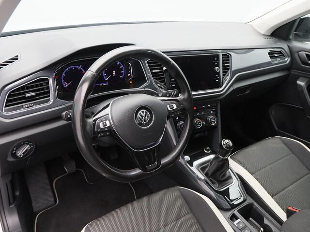 Volkswagen T-Roc 1.5 TSi Sport 150 Pk | Trekhaak | Adaptive Cruise | Camera | CarPlay | Panorama dak | 17 Inch | 159.197 Km !!