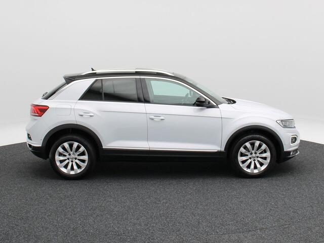 Volkswagen T-Roc 1.5 TSi Sport 150 Pk | Trekhaak | Adaptive Cruise | Camera | CarPlay | Panorama dak | 17 Inch | 159.197 Km !!
