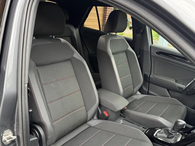 Volkswagen T-Roc 1.5 TSI Sport,19 inch,Navi,Trekh,Carpl,Led,Digital