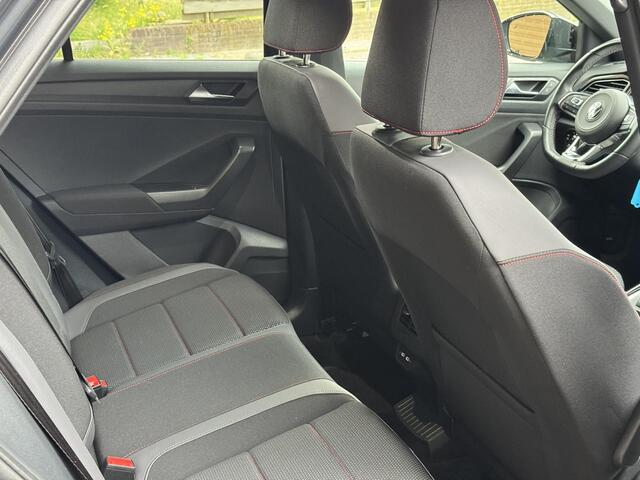 Volkswagen T-Roc 1.5 TSI Sport,19 inch,Navi,Trekh,Carpl,Led,Digital